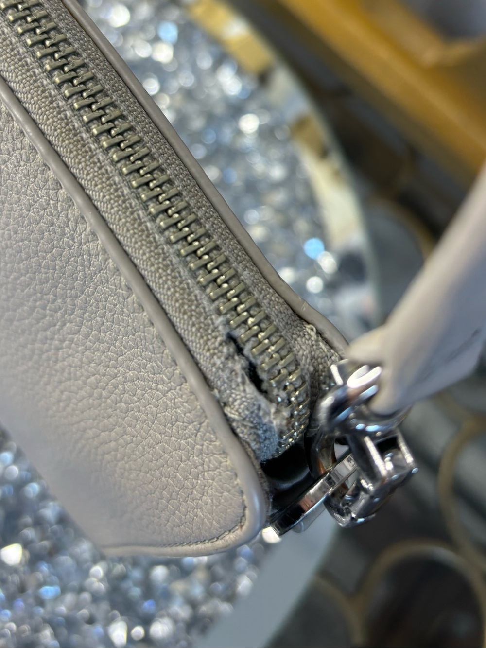 Tory Burch Mercer Pebbled Zip Crossbody Bag EUC - Picture 6 of 15